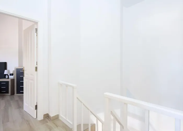 Moderne Mit Meerblick Und Pool By Interhome Apartman