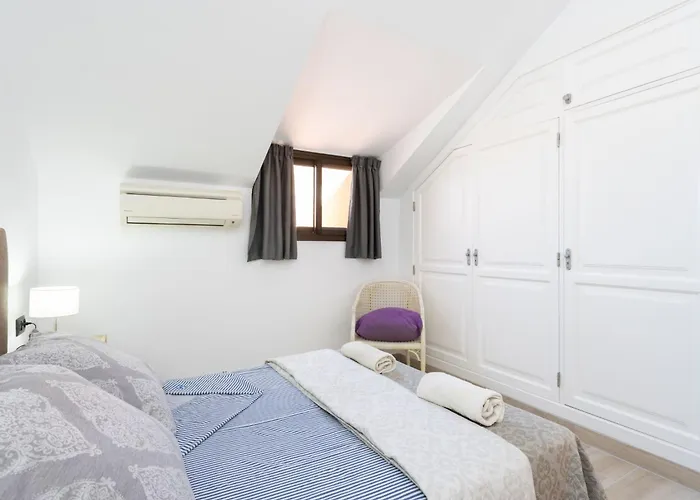 Moderne Mit Meerblick Und Pool By Interhome Apartman