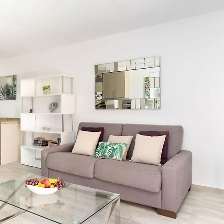 Moderne Mit Meerblick Und Pool By Interhome