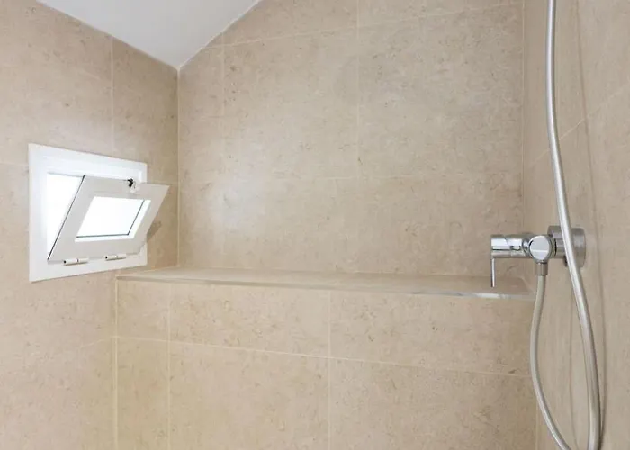 Moderne Mit Meerblick Und Pool By Interhome 公寓